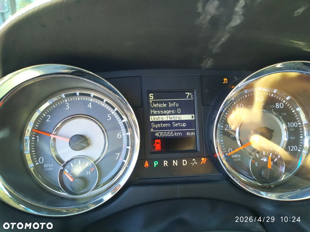 Chrysler Town & Country - 4