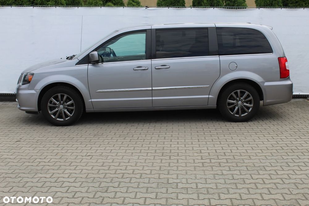 Chrysler Town & Country - 2