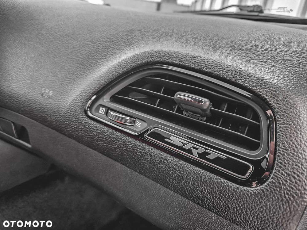 Dodge Challenger - 16