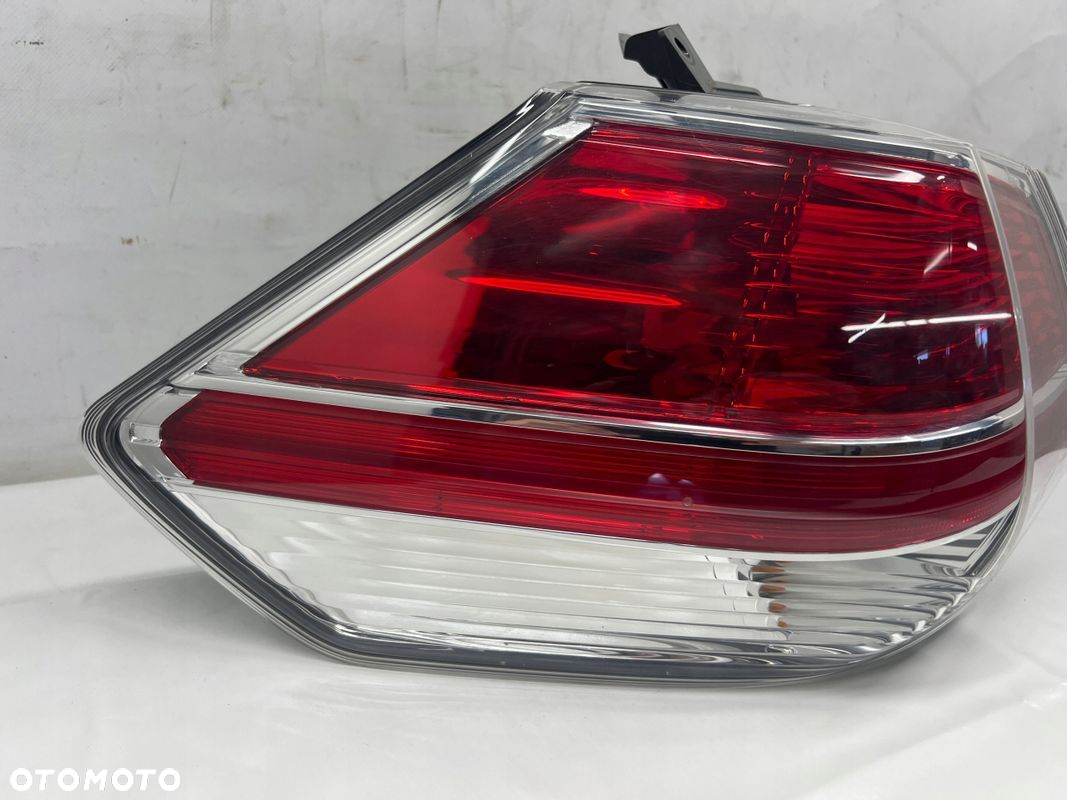 Nissan X-TRAIL T32 lampa lewy tył lewa tylna - 2