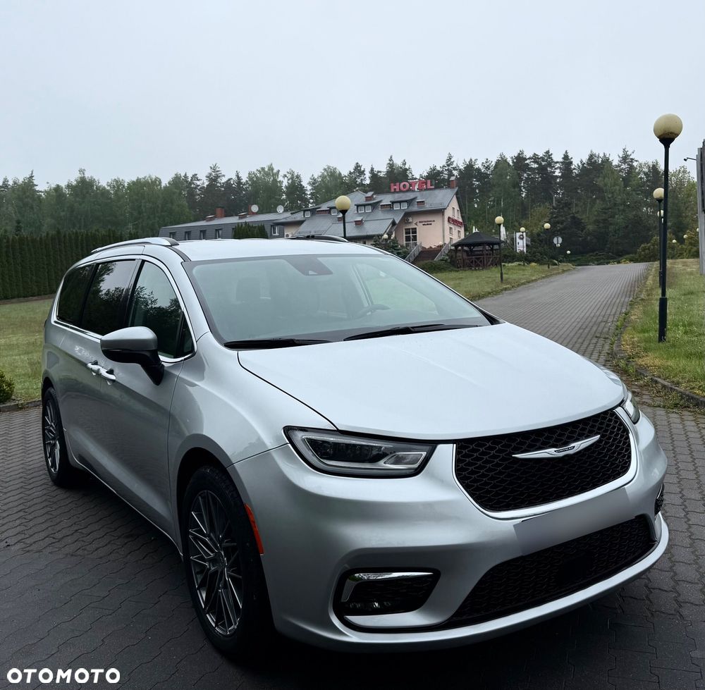 Chrysler Pacifica - 4