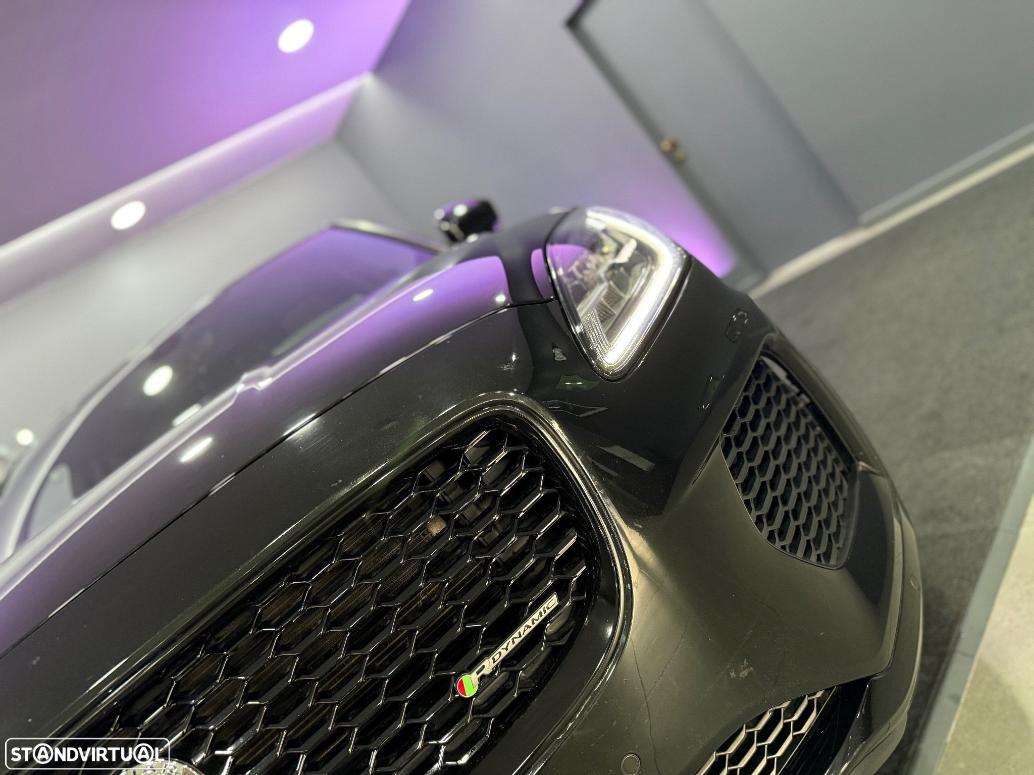 Jaguar E-Pace 2.0 i4D R-Dynamic S AWD Aut. - 44