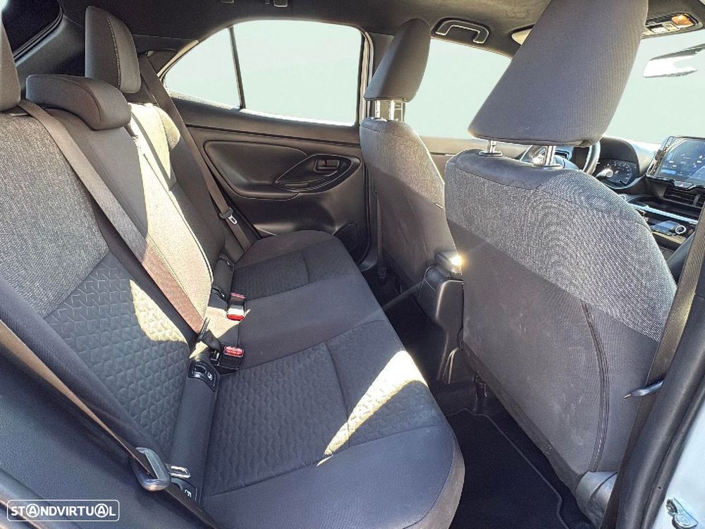 Toyota Yaris Cross 1.5 HDF Square Collection AWD - 16