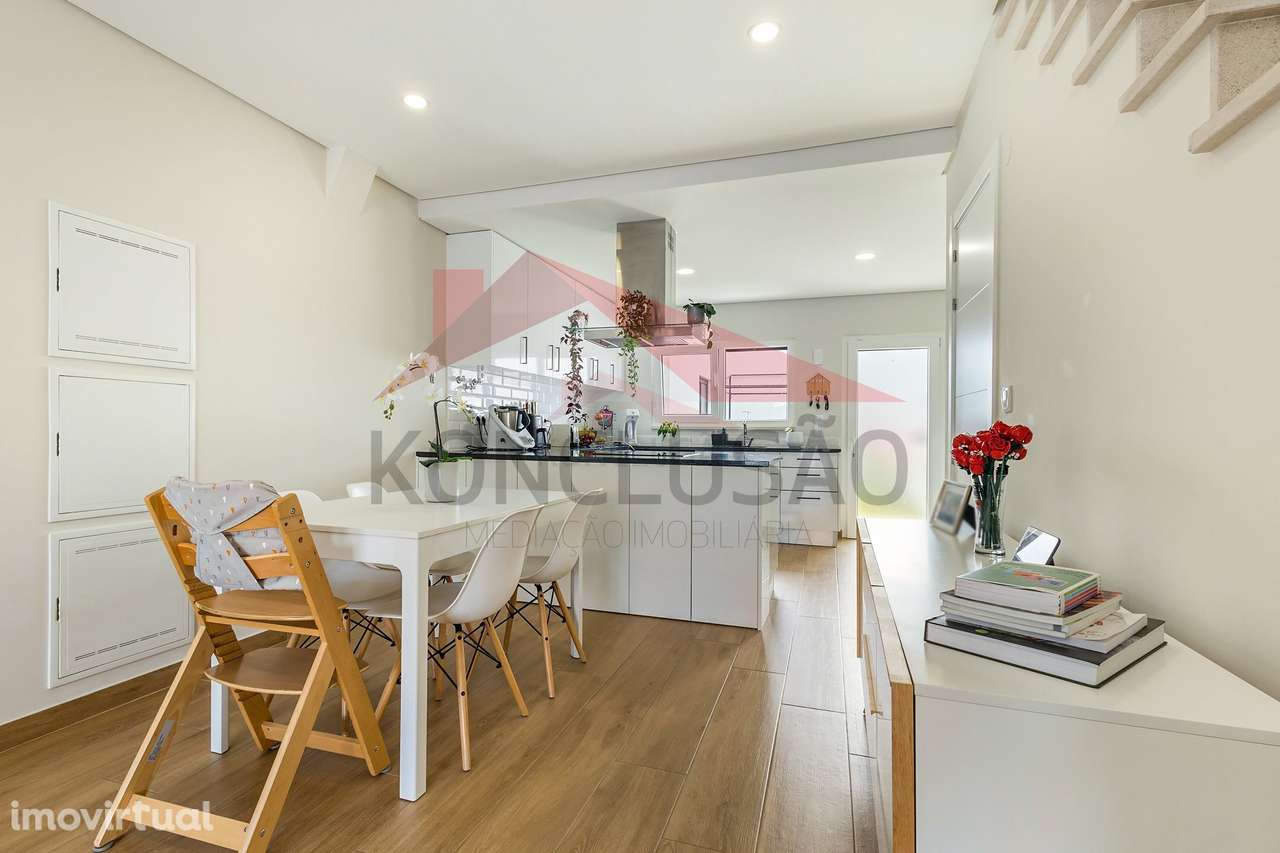 Moradia V3 moderna no centro da Quinta do Conde - Grande imagem: 5/30