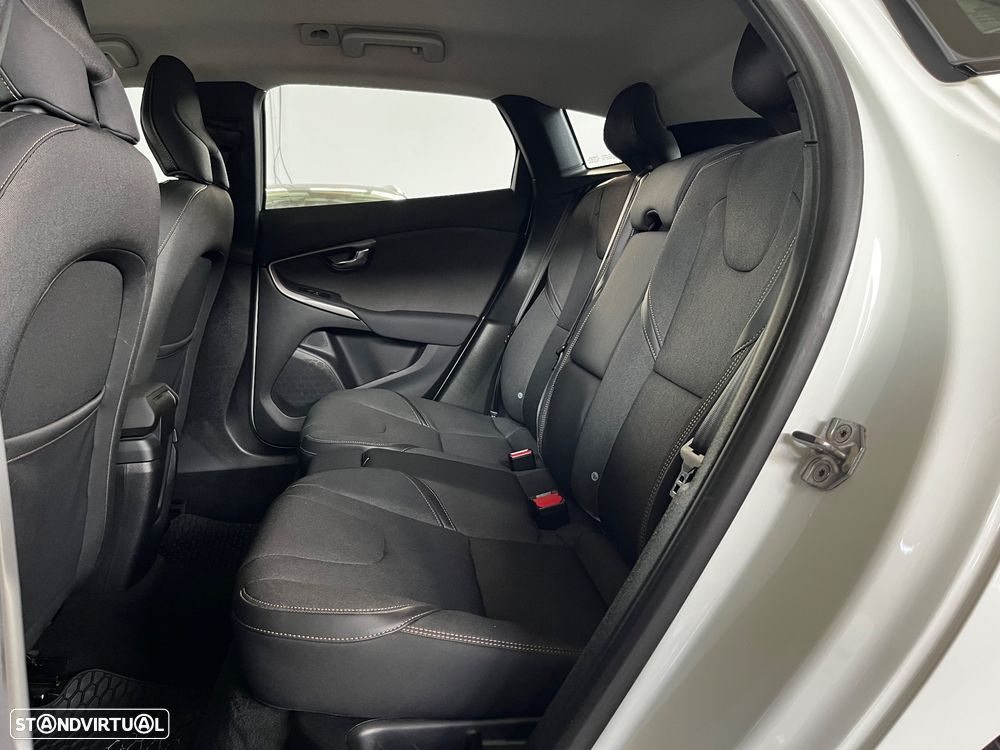 Volvo V40 Cross Country 2.0 D2 Momentum - 9