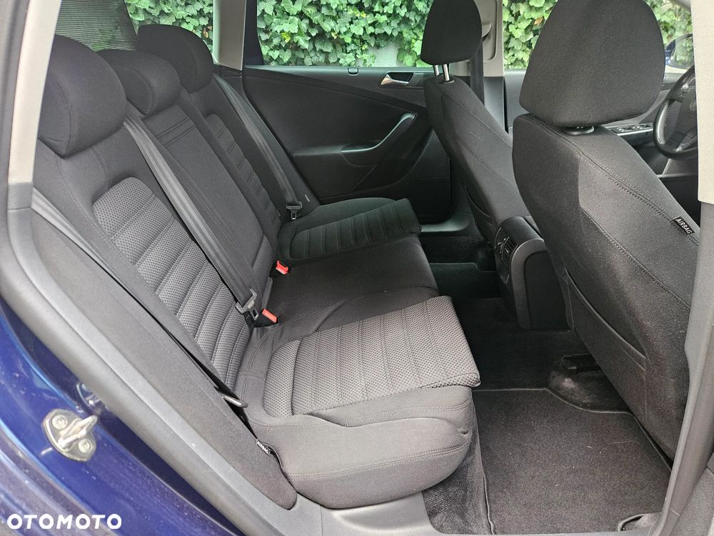 Volkswagen Passat Variant 2.0 TDI DPF Sportline - 18