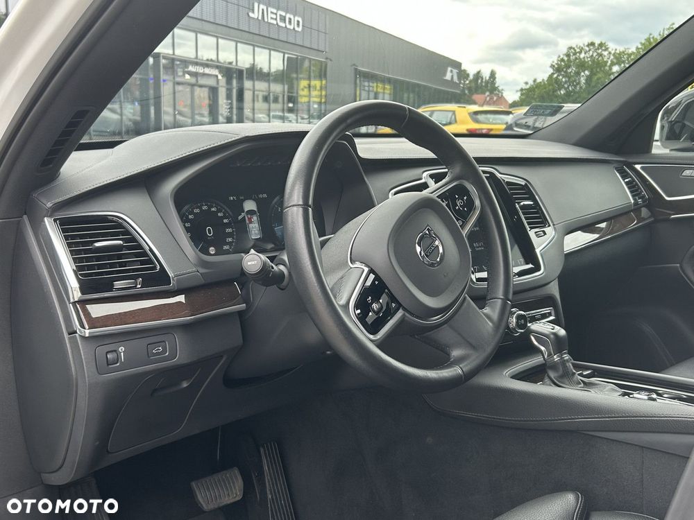 Volvo XC 90 - 13