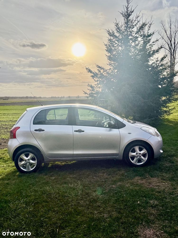 Toyota Yaris 1.3 Prestige - 8