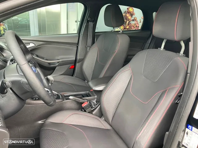 Ford Focus 1.0 EcoBoost S&S ST-Line - 30