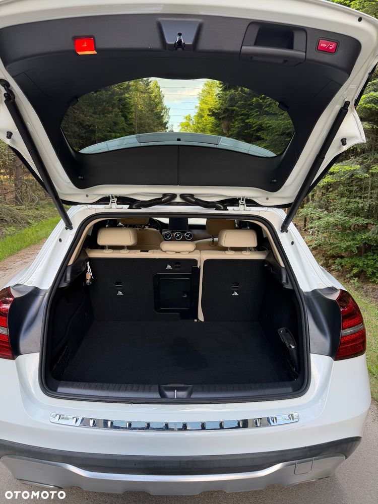 Mercedes-Benz GLA 250 7G-DCT - 11