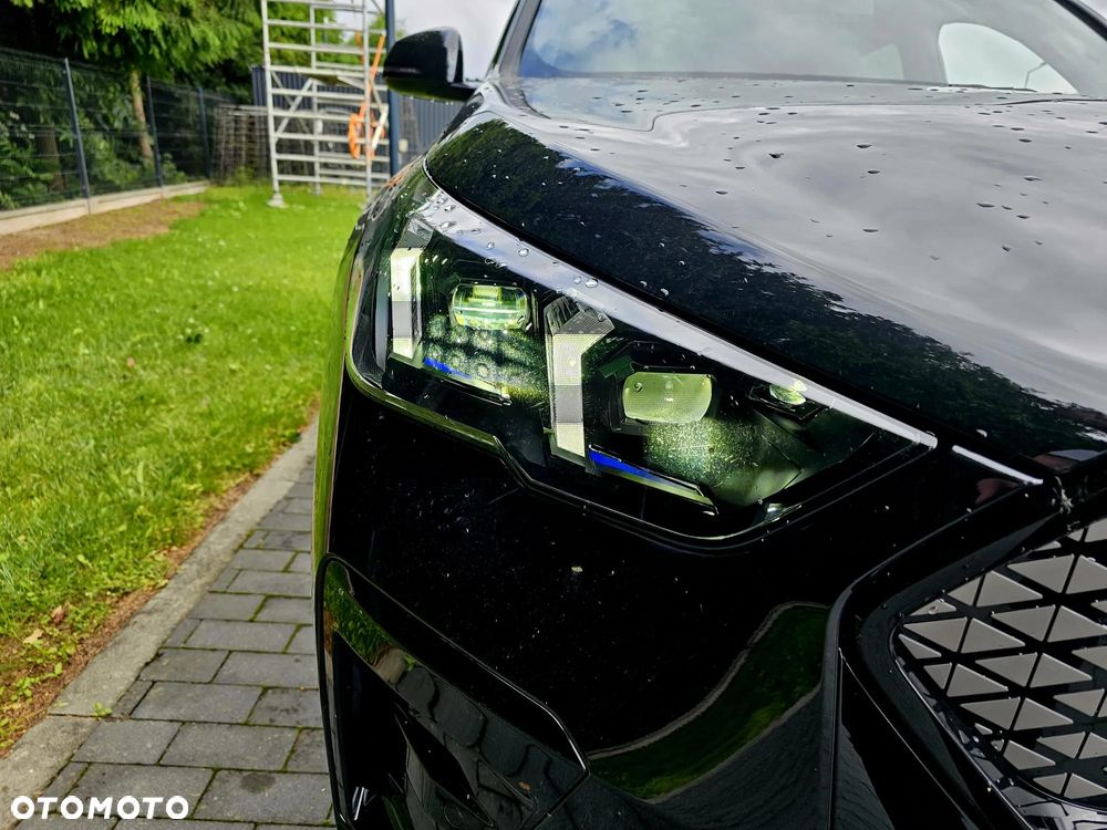 BMW iX2 eDrive20 66.5kWh M Sport - 11