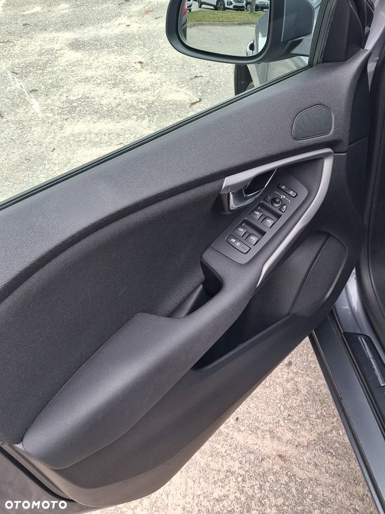 Volvo V40 D3 Drive-E Momentum - 9