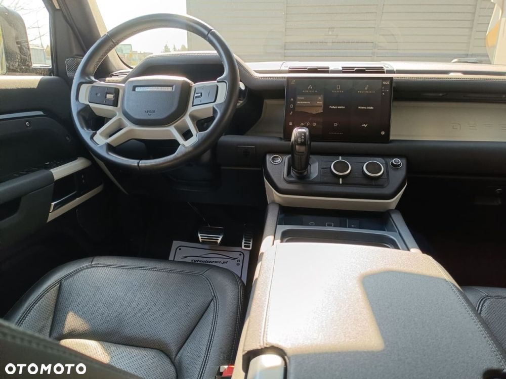 Land Rover Defender - 20