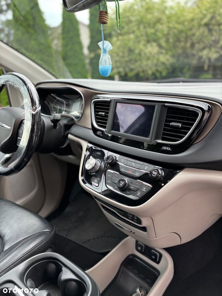 Chrysler Pacifica - 8