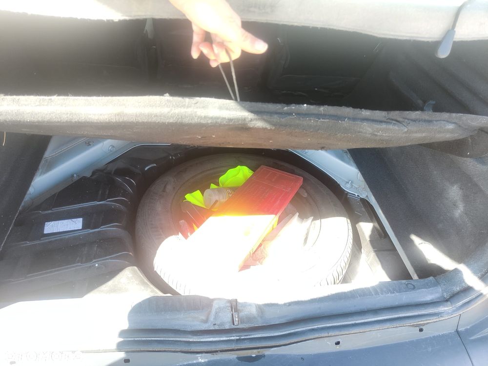 Renault Scenic 1.9 dCi FAP Conquest - 25