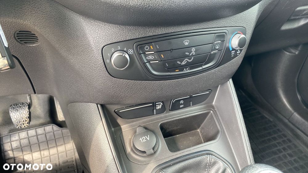 Ford Transit Courier - 16