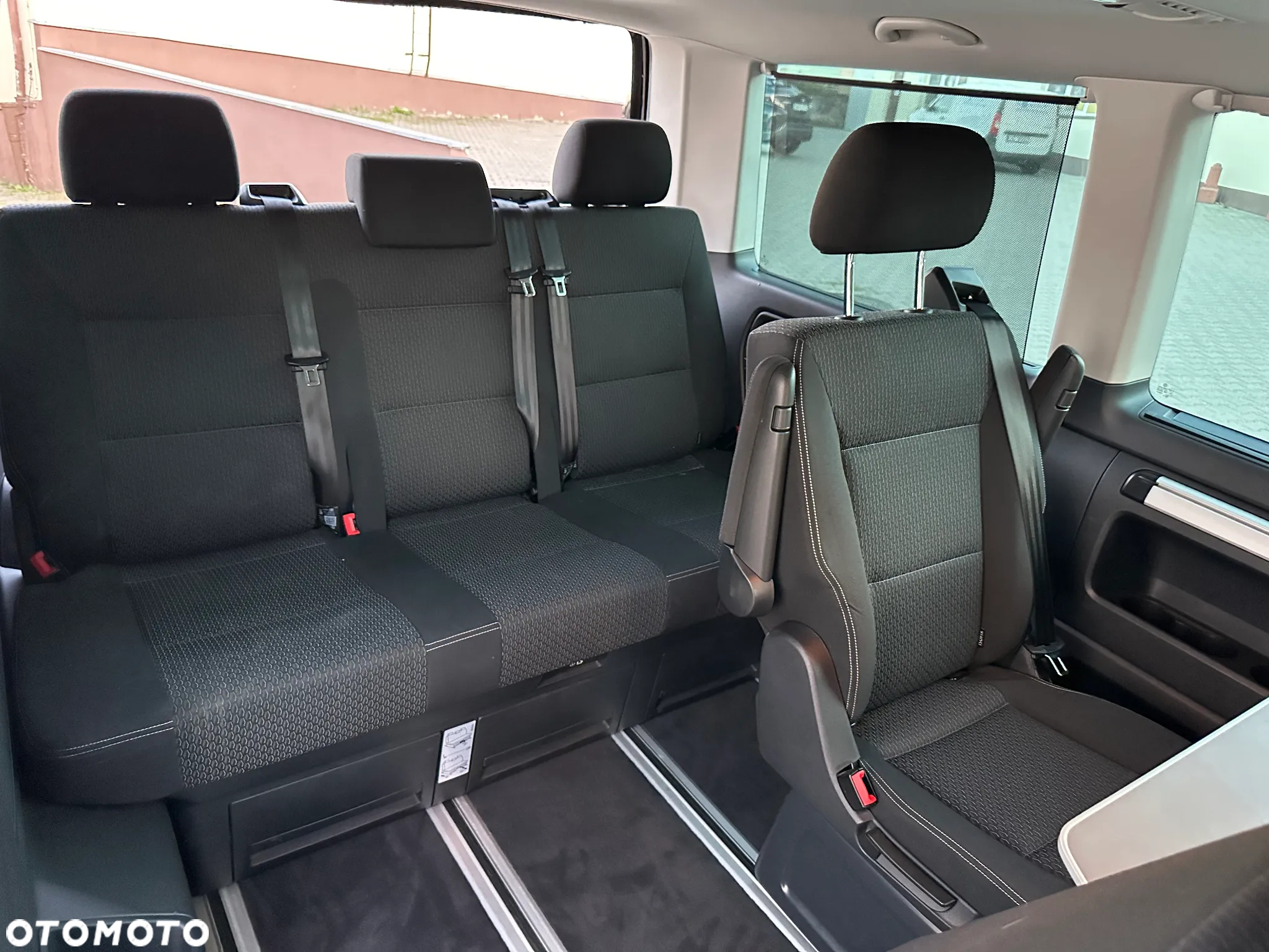 Volkswagen Multivan - 11