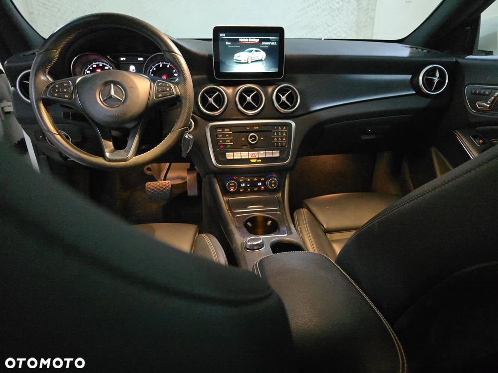 Mercedes-Benz CLA 250 4Matic 7G-DCT - 12