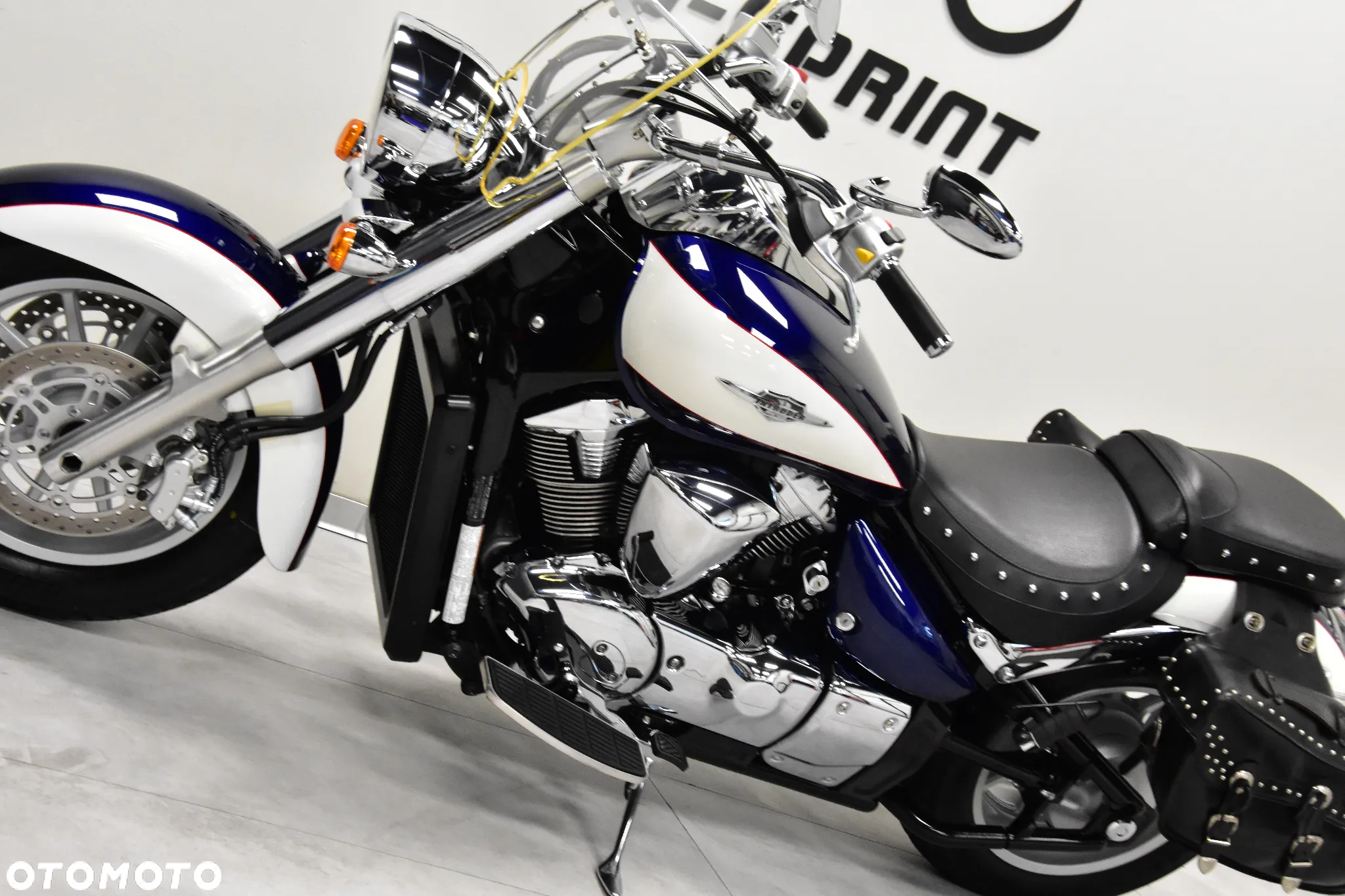 Suzuki Intruder - 14