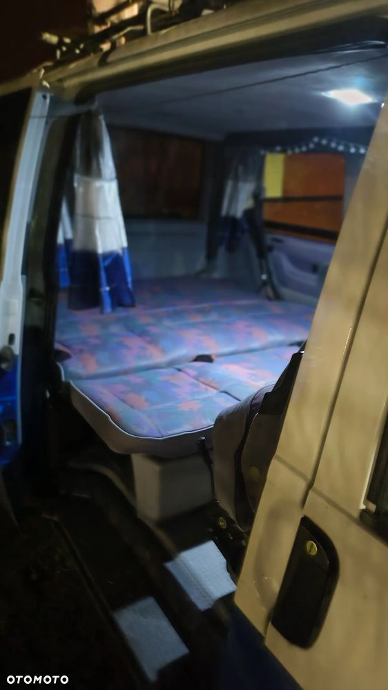 Volkswagen Multivan - 21