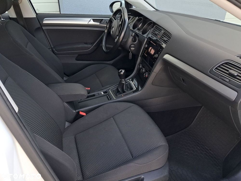 Volkswagen Golf - 11
