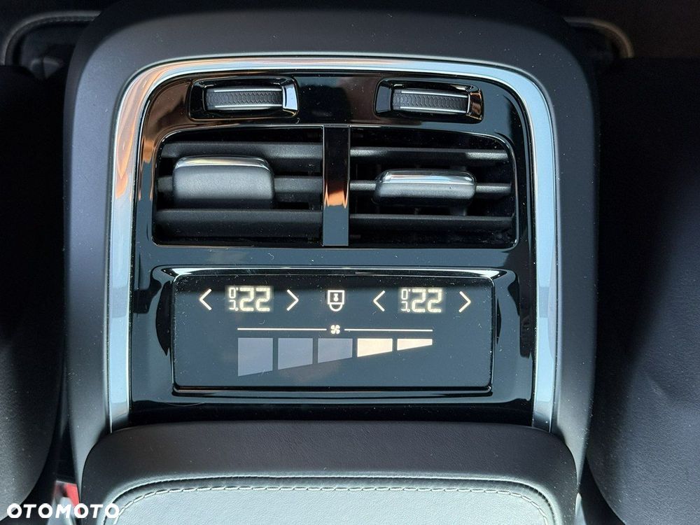 Volvo XC 90 D5 AWD R-Design 7os - 23