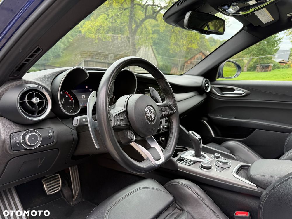 Alfa Romeo Giulia 2.0 Turbo 16V AT8-Q4 Veloce Ti - 13