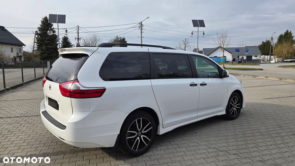 Toyota Sienna - 13
