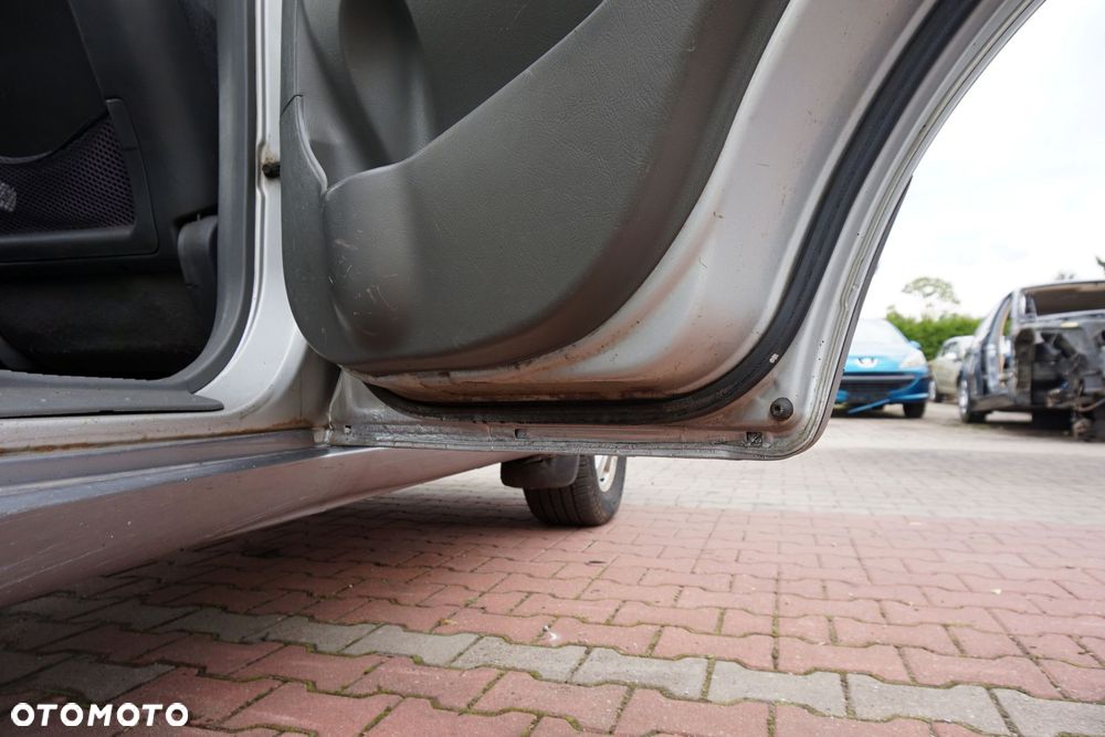 DRZWI TYLNE PRAWE SANTA FE I SM LL  SREBRNY HYUNDAI 2000-2006 - 12