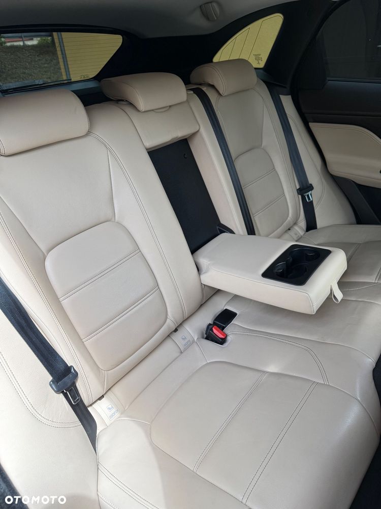 Jaguar F-Pace 2.0 i4D RWD R-Sport - 14