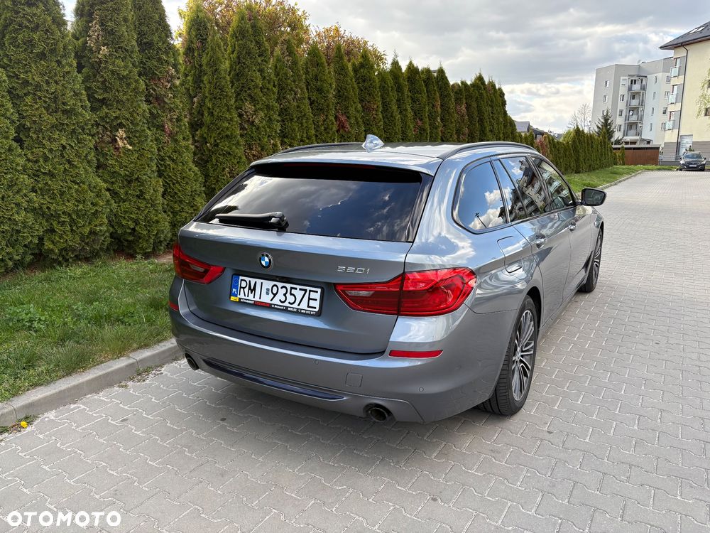 BMW Seria 5 520i Sport Line - 3