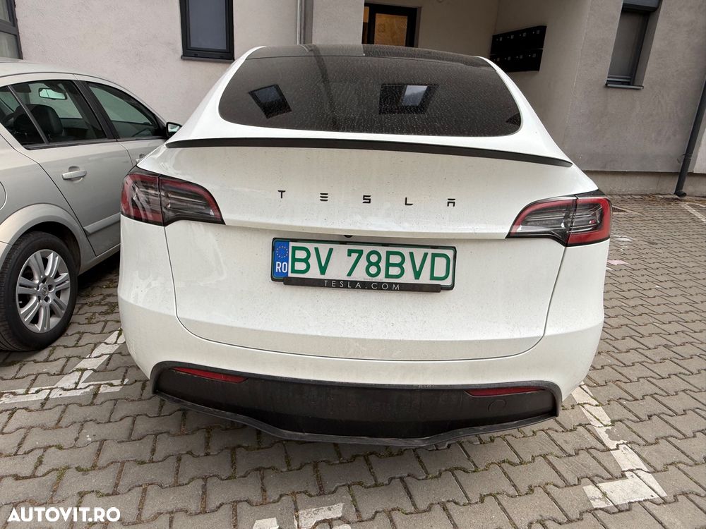 Tesla Model Y - 6