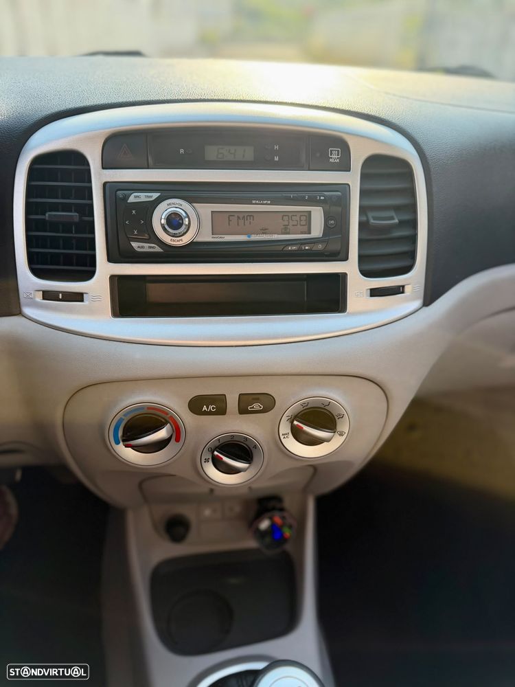 Hyundai Accent 1.4 Active - 12