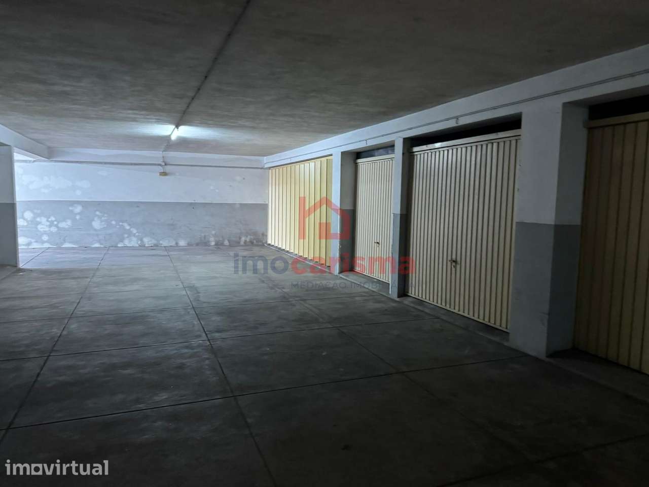 Garagem fechada com 13m2 para venda em Santo Tirso - Grande imagem: 4/5