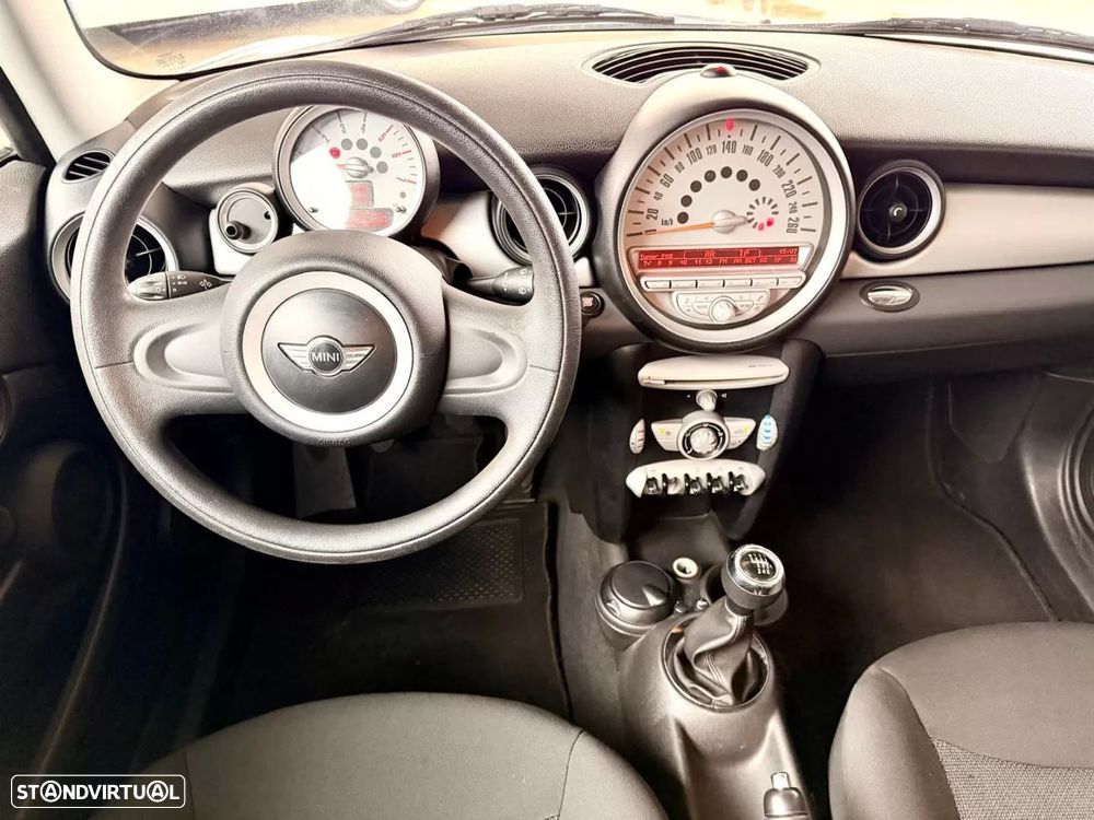 MINI Clubman Cooper D - 17