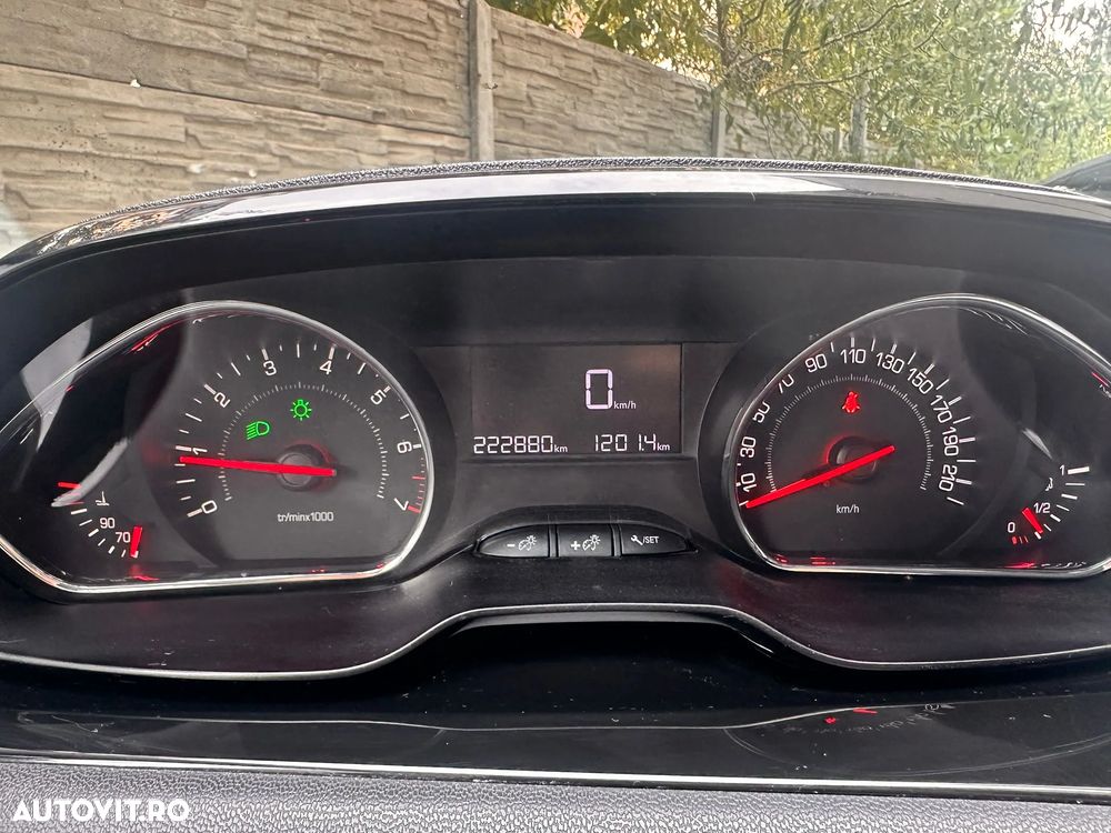 Peugeot 208 1.2 L PureTech Active - 4