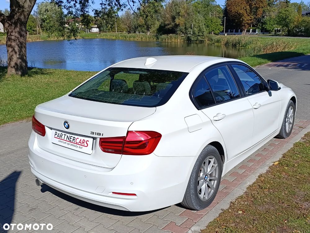 BMW Seria 3 318i - 4