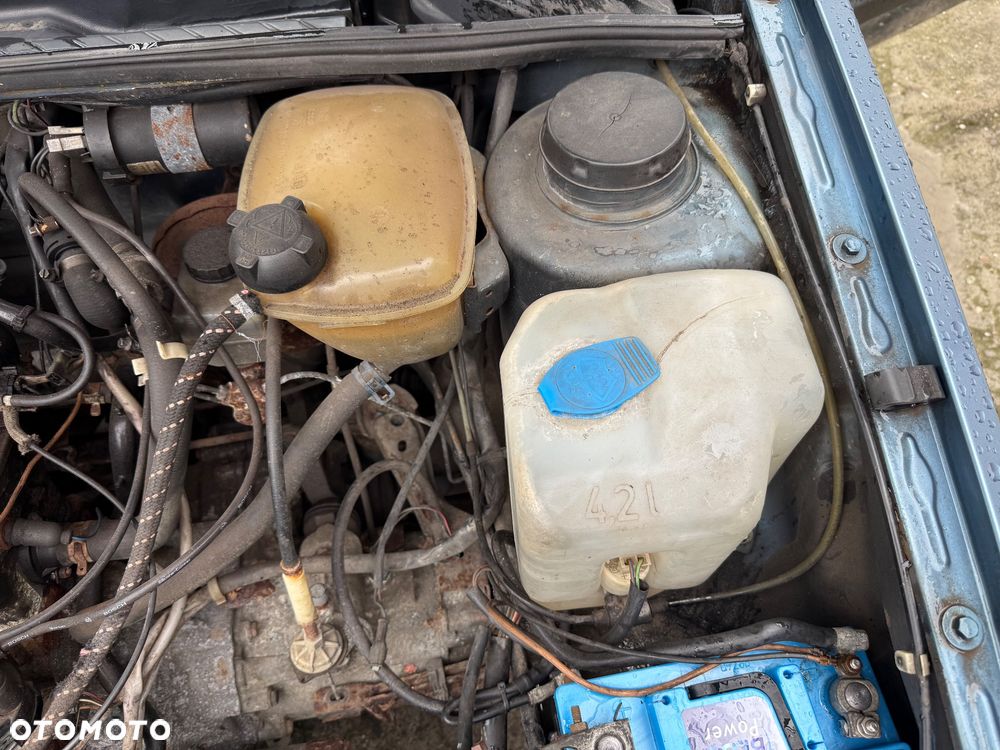 Volkswagen Golf 1.6 GL - 26