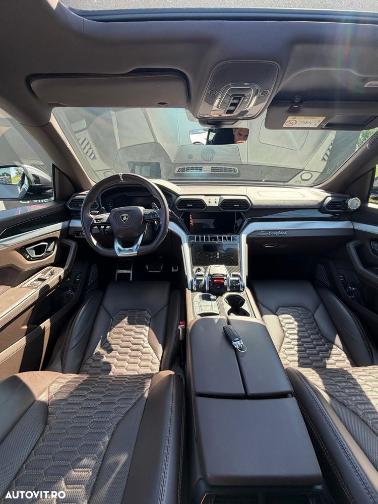 Lamborghini URUS Standard - 15