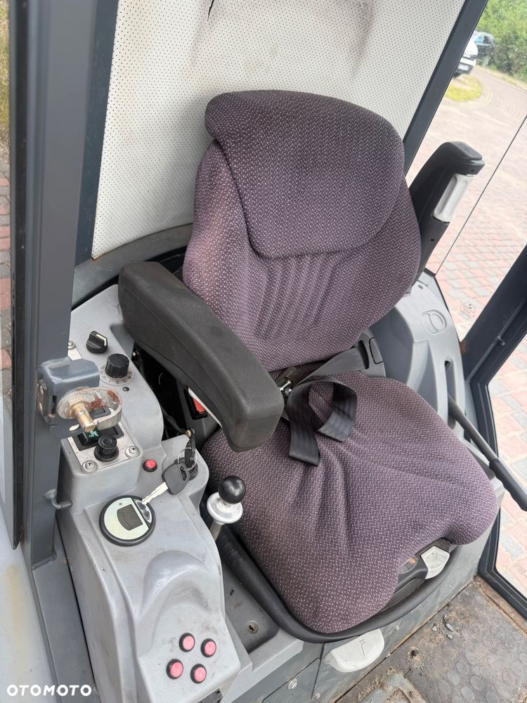 Hako citytrac 4200 zamiatarka solarko piaskarka 4x4 - 7