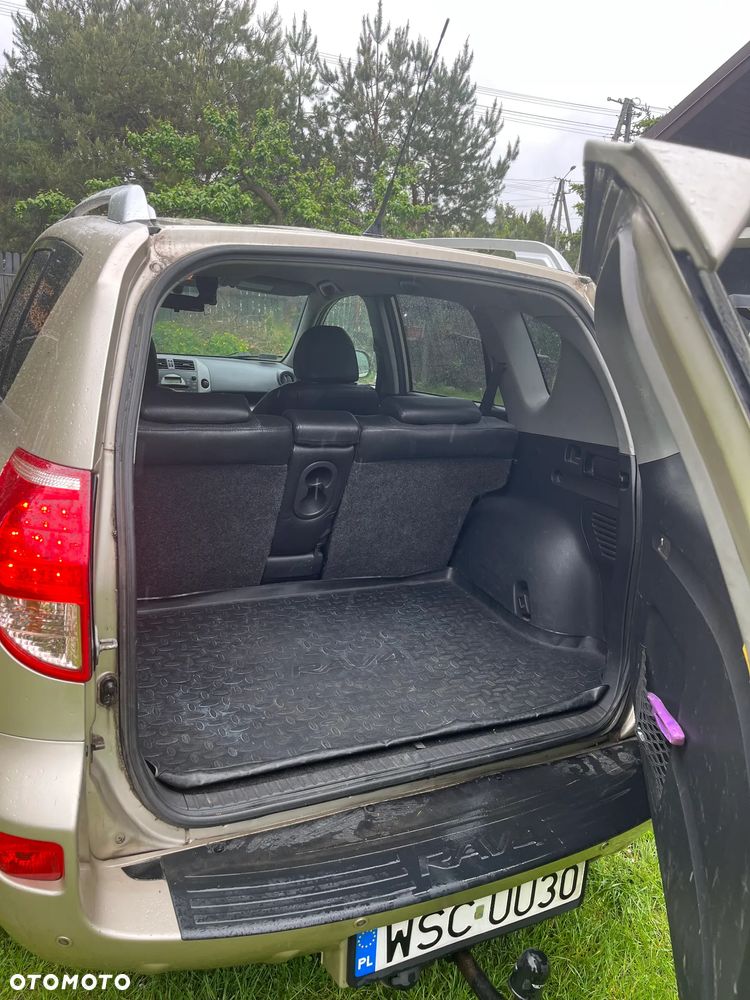 Toyota RAV4 2.2 D-4D Prestige - 10