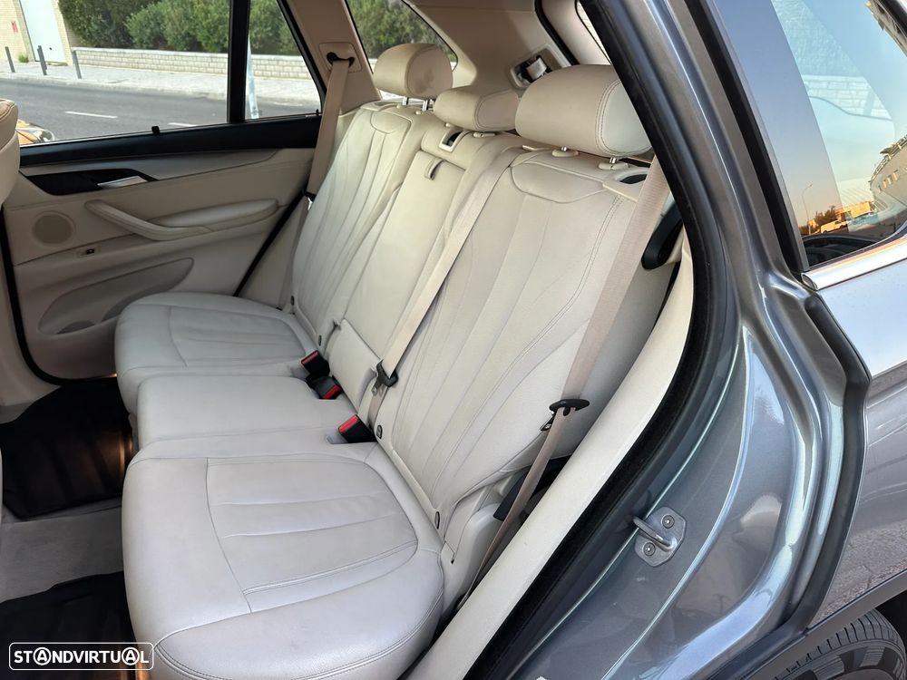 BMW X5 25 d sDrive Comfort 7L - 9
