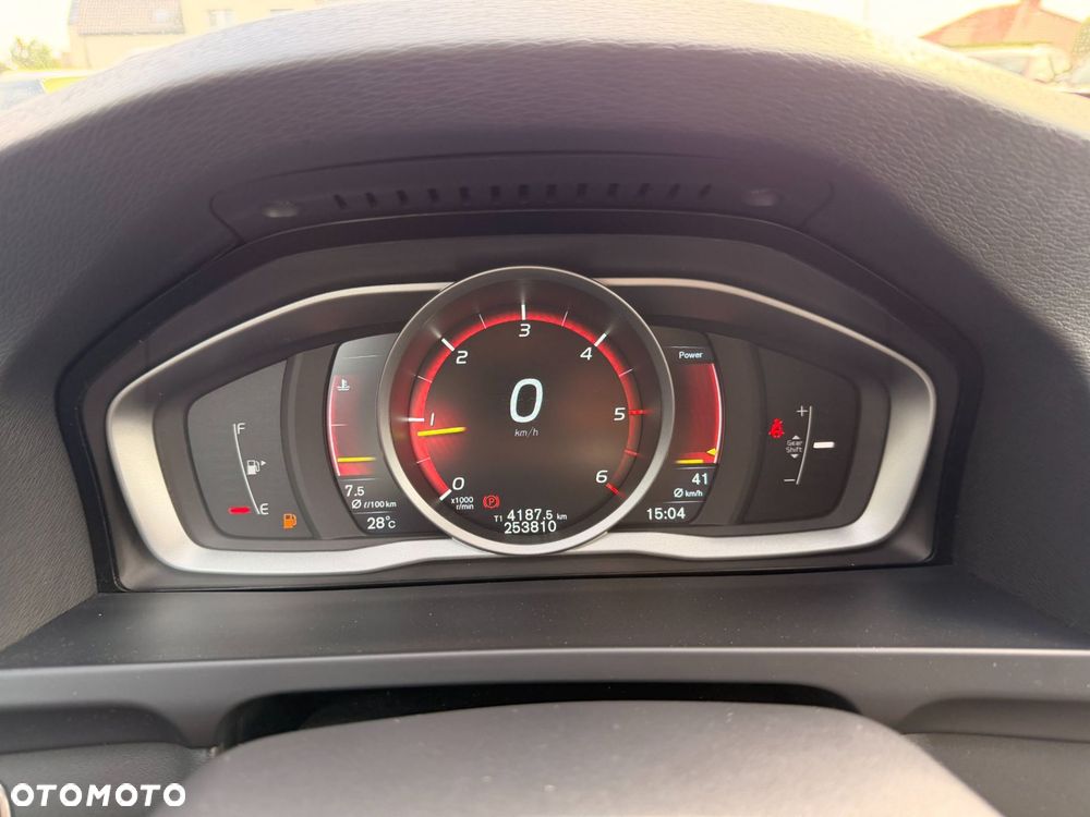 Volvo V60 Cross Country D3 Drive-E Momentum - 19