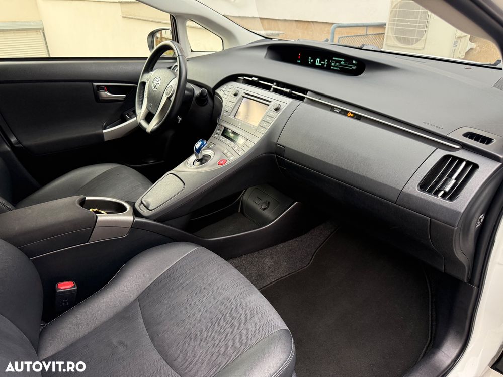 Toyota Prius Sol Plus - 9