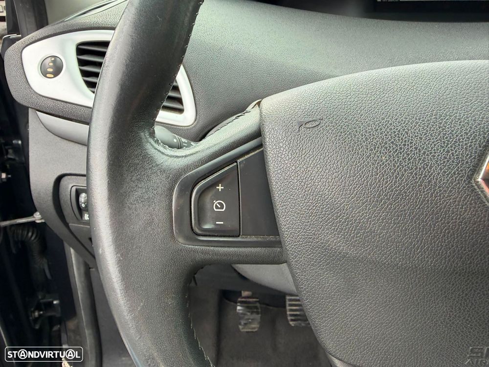 Renault Scénic 1.9 dCi FAP Dynamique - 25