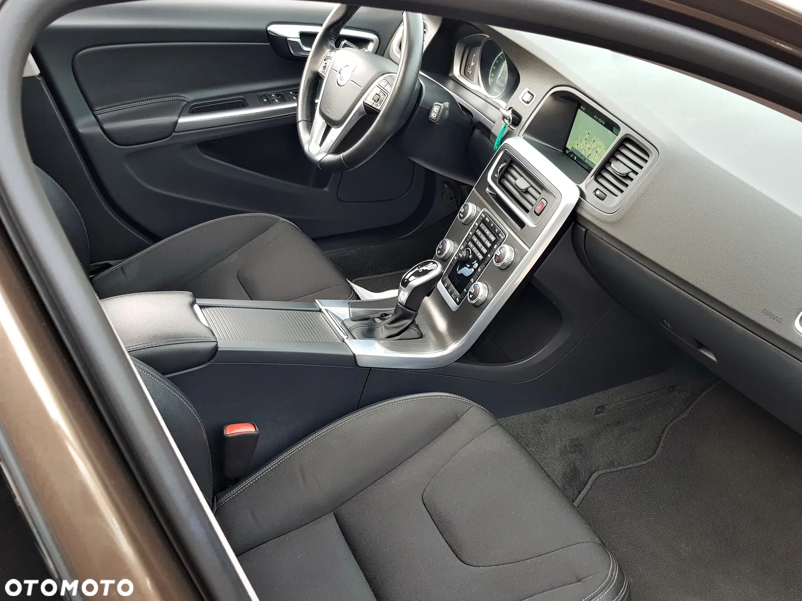 Volvo V60 Cross Country - 13