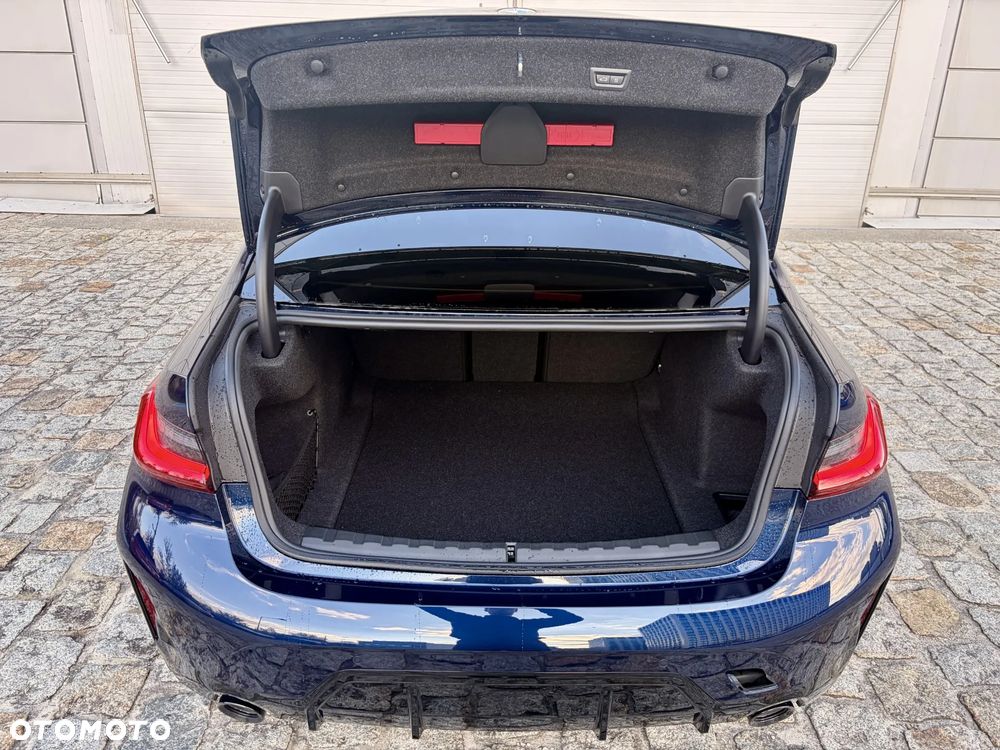 BMW Seria 3 330i xDrive - 9