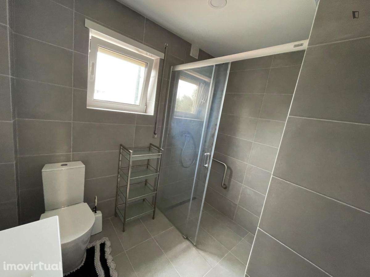 Quarto - localizado em Alta de Santa Clara Coimbra - Grande imagem: 5/12