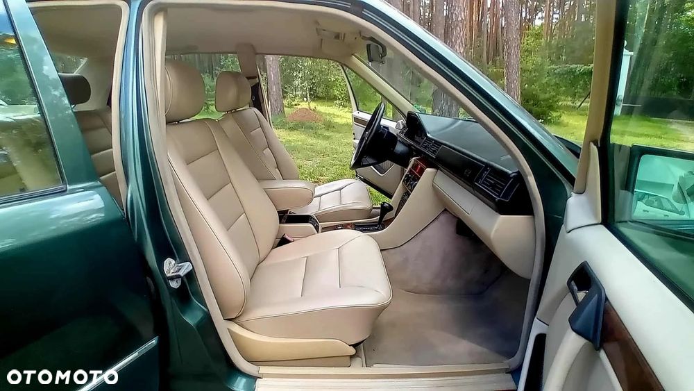 Mercedes-Benz Klasa E 300 D Turbo - 11
