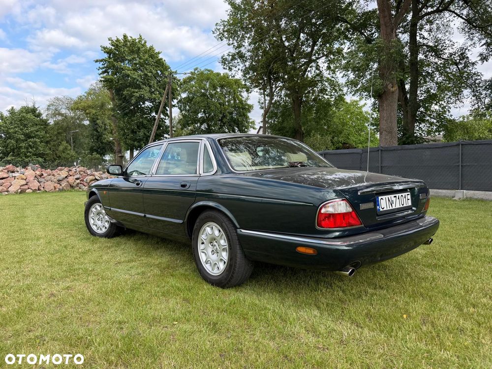 Jaguar XJ - 4